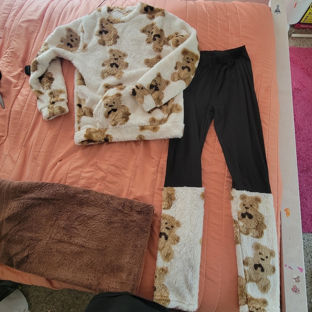 Girls Cozy Teddy Bear Print Sweater with Matching Black Leggings Set (NWOT)